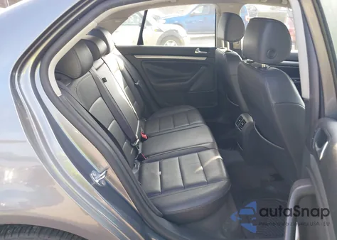 2006 Volkswagen Jetta 2.5 z USA, uszkodzony, nr VIN 3VWRF71KX6M675338